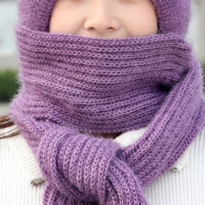 Bonnet et écharpe tricotés d'un seul tenant