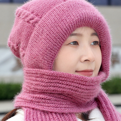 Bonnet et écharpe tricotés d'un seul tenant