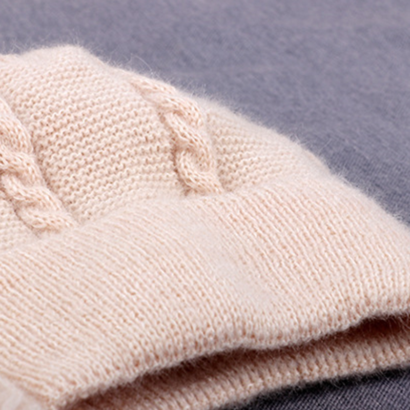 Bonnet et écharpe tricotés d'un seul tenant